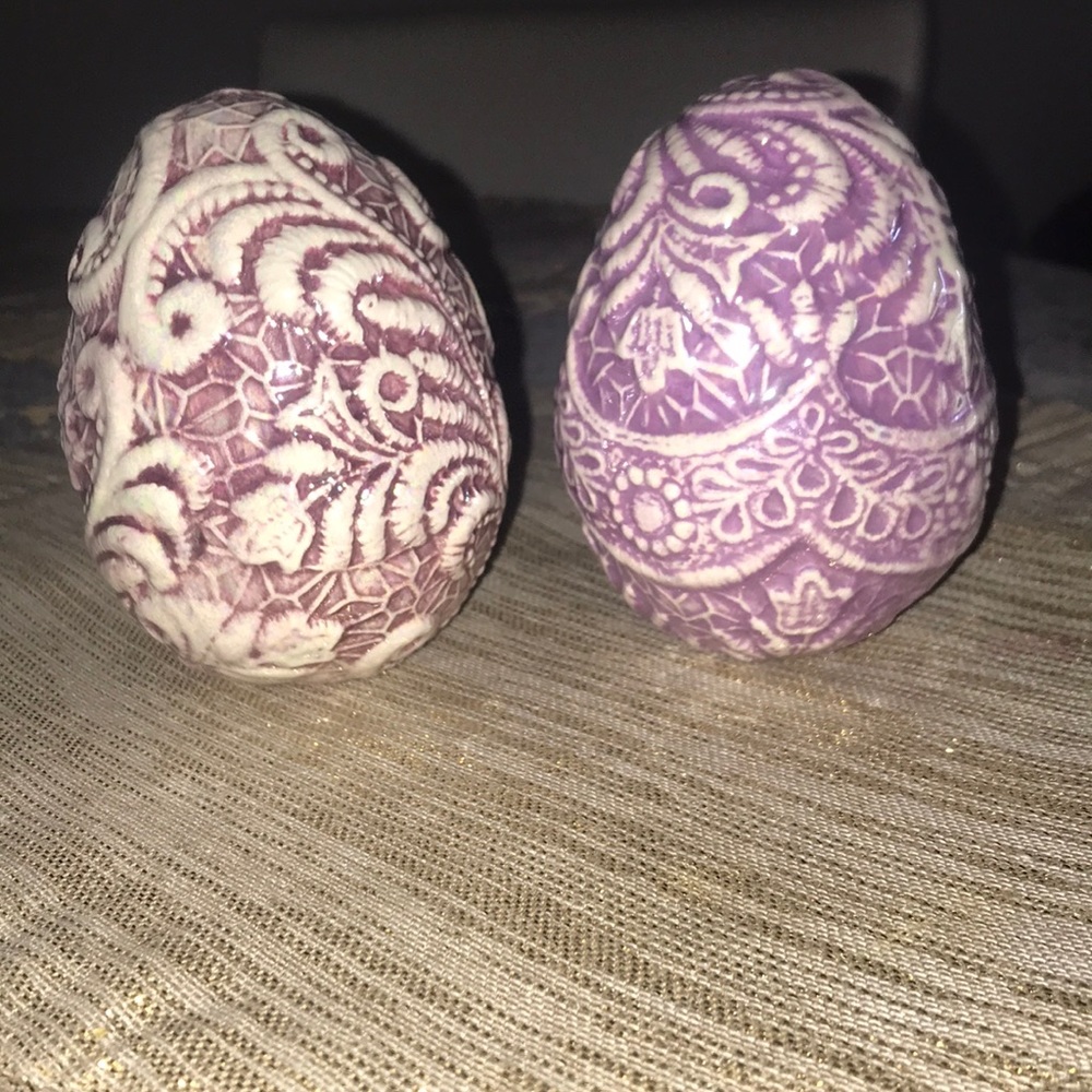 Gorgeous purple springtime egg decor - Picture 1 of 3